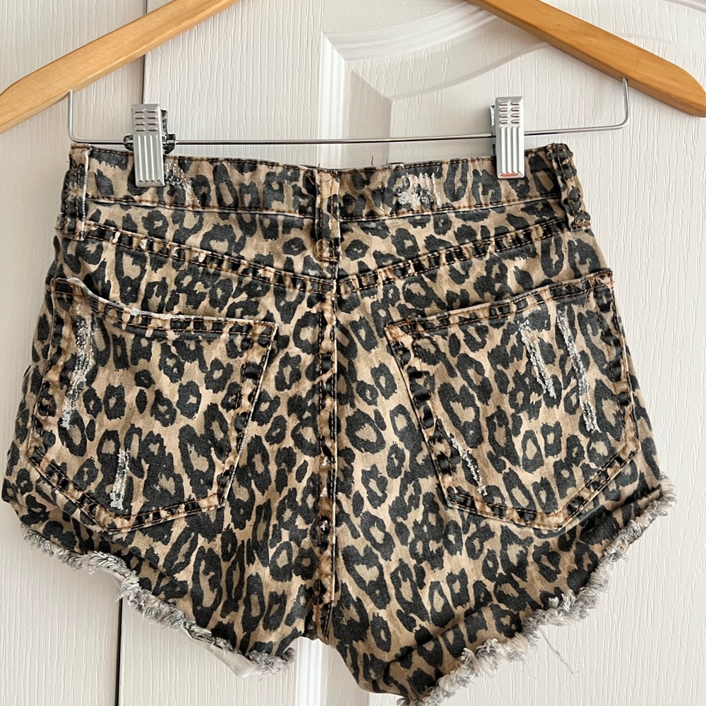 Leonard shorts with taupe ribbon stipe down the side - Picture 3 of 7